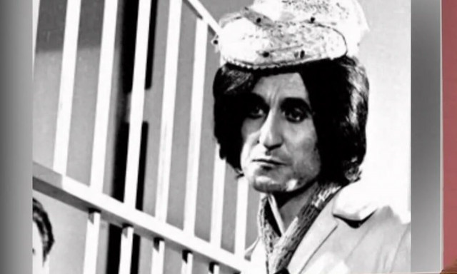 «Ο Σωτήρης Μουστάκας σήκωνε το τηλέφωνο σαν γυναίκα και έκανε τη μητέρα του»