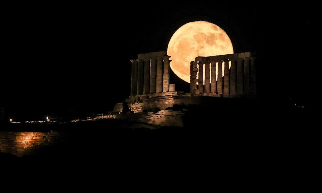 «Φεγγάρι της Φράουλας»: Μάγεψε η πρώτη πανσέληνος του καλοκαιριού