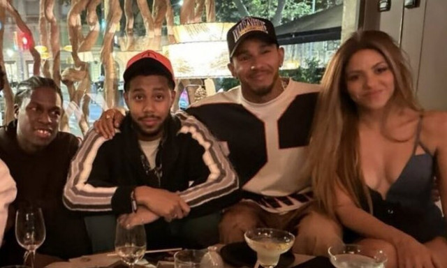 Σακίρα - Χάμιλτον: Αγκαλιά στην Βαρκελώνη η Κολομβιανή σταρ με τον άσο της F1 - Φήμες για σχέση