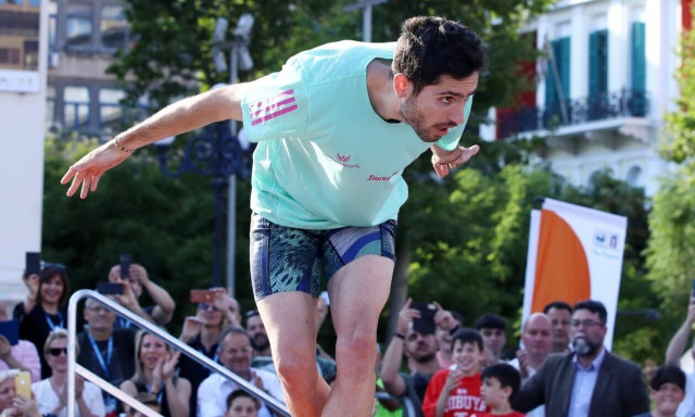 Απολαυστικός Μίλτος Τεντόγλου: Το άλμα στα 8.24