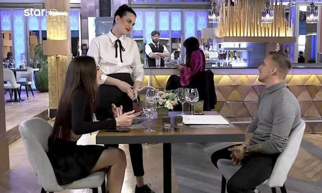 Σωσίας της Τζένης Καρέζη: Η πανέμορφη Ρωσίδα του First Dates που ρίχνει Χ στους Έλληνες! (vid)