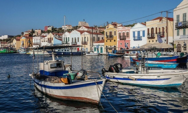 Διακοπές: Άπιαστο όνειρο για τους Έλληνες λόγω… ακρίβειας