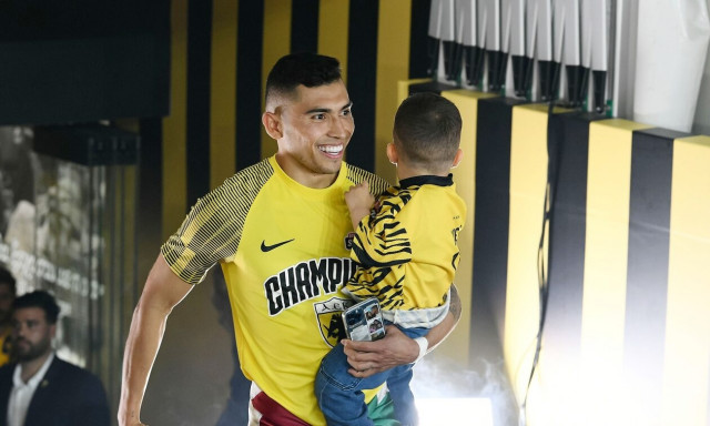 ΑΕΚ: «Τρέλα» Πινέδα με την Ελλάδα, τραγουδάει Παντελίδη στο Μεξικό! (video)