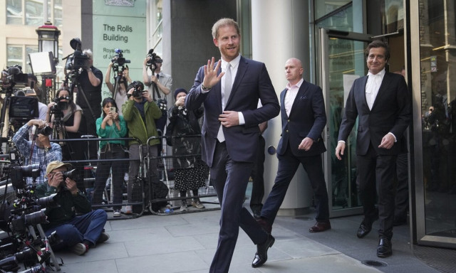 Χάρι: Ολοκληρώθηκε η κατάθεση του στη δίκη της Mirror - «Είχα βρει κοριό στο αμάξι της...»