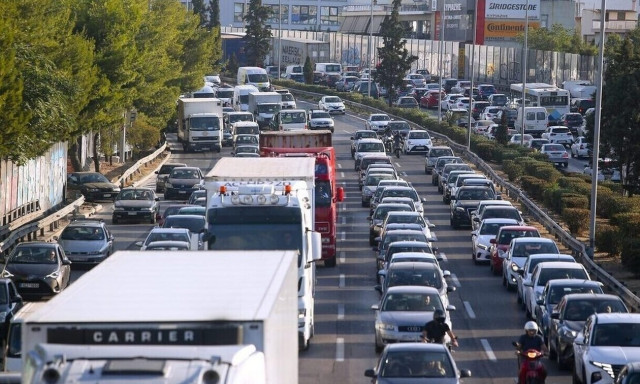 Κίνηση: Στο «κόκκινο» ο Κηφισός - Μεγάλες καθυστερήσεις και στην Αττική Οδό