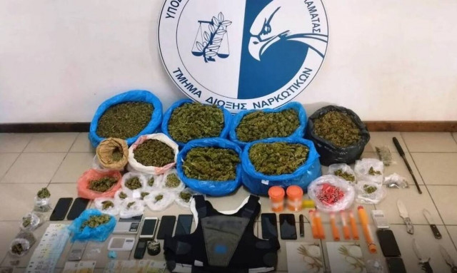 Καλαμάτα: Καλλιεργούσαν κάναβη και διακινούσαν ναρκωτικά με ταξί - Πώς δρούσε το κύκλωμα