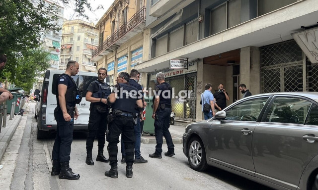Θεσσαλονίκη: Άνδρας βρέθηκε νεκρός σε δώμα πολυκατοικίας με τραύμα στο πόδι