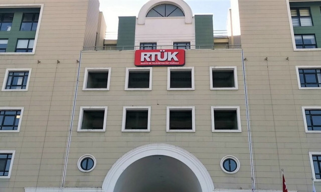 Δεν άρεσαν τα προεκλογικά σχόλια στον Ερντογάν – «Καμπάνες» σε αντιπολιτευόμενα τηλεοπτικά δίκτυα