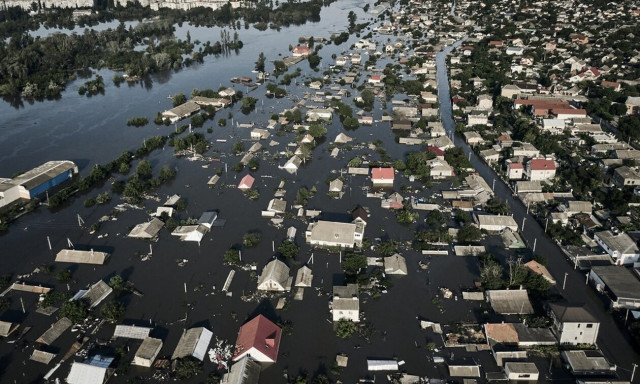 Ρωσία: Η Ουκρανία βομβαρδίζει περιοχή που επηρεάστηκε απο την κατάρρευση του φράγματος Καχόφκα
