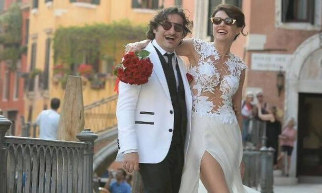 Βασίλης Χαραλαμπόπουλος: Οι αδημοσίευτες φωτογραφίες από τον γάμο του με την Λίνα Πρίντζου 