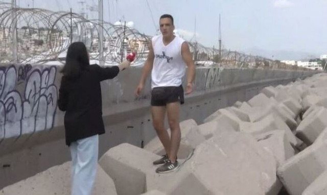 Φρεαττύδα: «Ένας προσπάθησε να φιλήσει τη 17χρονη» - Τι είπε ο 22χρονος καρατέκα που την έσωσε