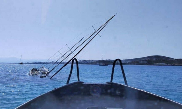 Πάρος: Το σκάφος που βυθιζόταν υπέστη εισροή υδάτων λόγω ρήγματος