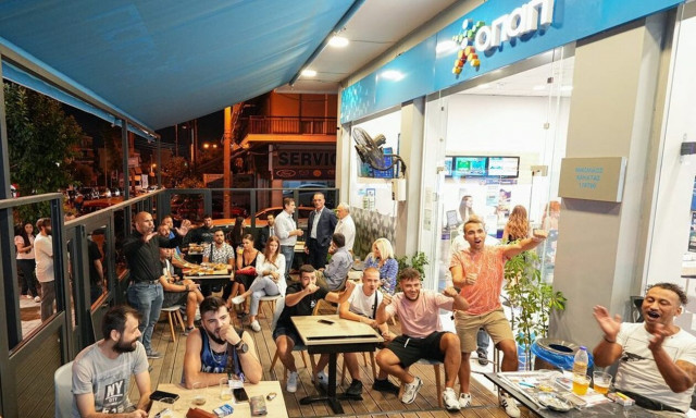 Ο μεγάλος τελικός του Champions League στο κατάστημα ΟΠΑΠ της οδού Νάξου 4 στο Γαλάτσι