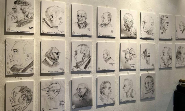 Αυτοδίδακτος σκιτσογράφος και ταχυδακτυλουργός ετών 90 εκθέτει τα πορτρέτα του και «μαγεύει»