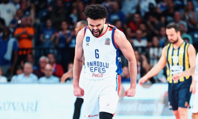 Τουρκία: Στους τελικούς η Εφές του Εργκίν Αταμάν, απέκλεισε τη Φενέρμπαχτσε του Δημήτρη Ιτούδη