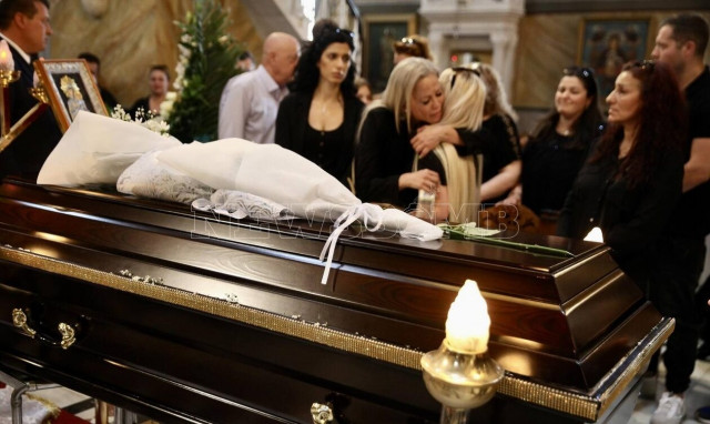 Γιάννης Φλωρινιώτης: Σε κλίμα συγκίνησης το τελευταίο «αντίο» στον τραγουδιστή