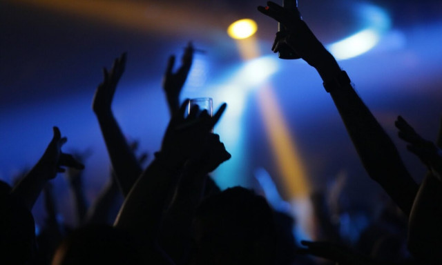 Μύκονος: Πριβέ πάρτι σε βίλες και γιοτ με ναρκωτικά και σεξ - Αποκαλυπτική μαρτυρία