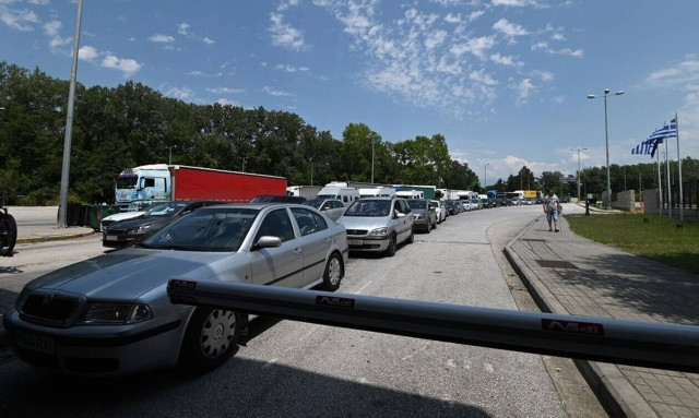 Προμαχώνας: Ουρές χιλιομέτρων και ταλαιπωρία για τους οδηγούς στο τελωνείο