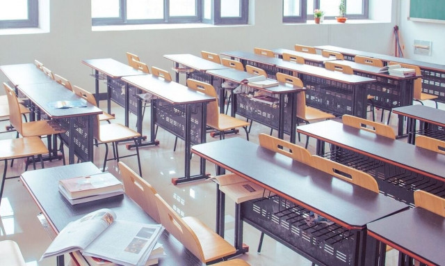 Εκπαιδευτικοί απειλούνται με έξωση από τους ιδιοκτήτες γιατί μισθώνουν τα ακίνητα σε τουρίστες