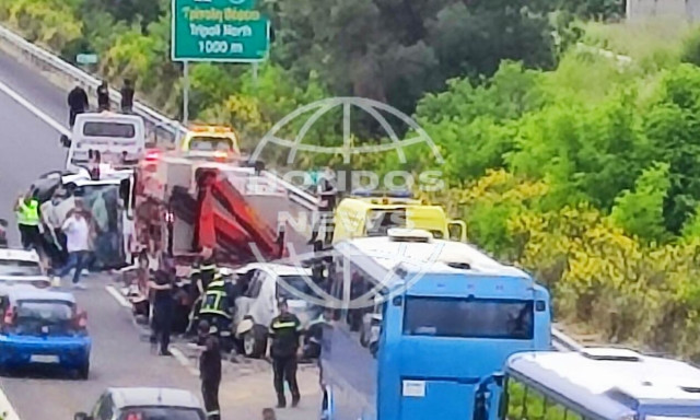 Τρίπολη: Σφοδρή σύγκρουση αυτοκινήτου με βανάκι της Αστυνομίας - Ένας νεκρός