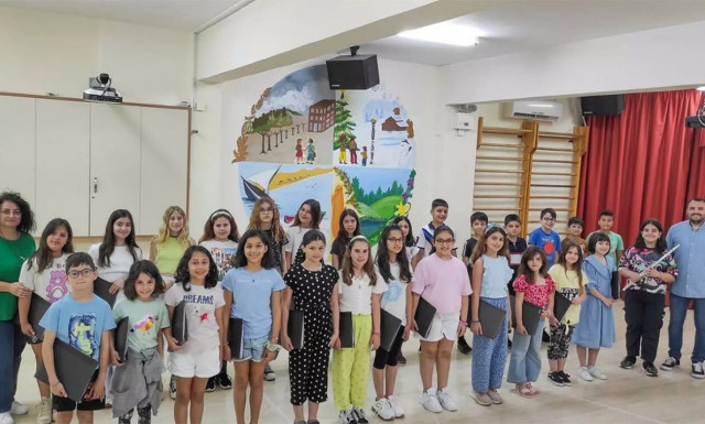 Αυτή η Κρητική παιδική χορωδία είναι ό,τι πιο γλυκό θα δεις σήμερα (vid)