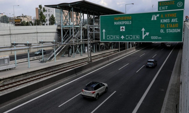 Καθυστερήσεις στο ρεύμα της Αττικής Οδού προς αεροδρόμιο