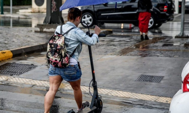 Καιρός: Ισχυρές βροχές και καταιγίδες από το μεσημέρι - Πότε θα φθάσει στην Αττική η κακοκαιρία