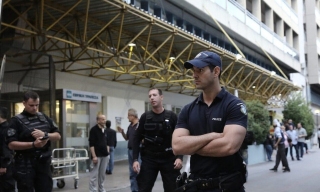 Εντοπίστηκαν τα άτομα που μετέφεραν και εγκατέλειψαν μαχαιρωμένο 23χρονο στον Ευαγγελισμό