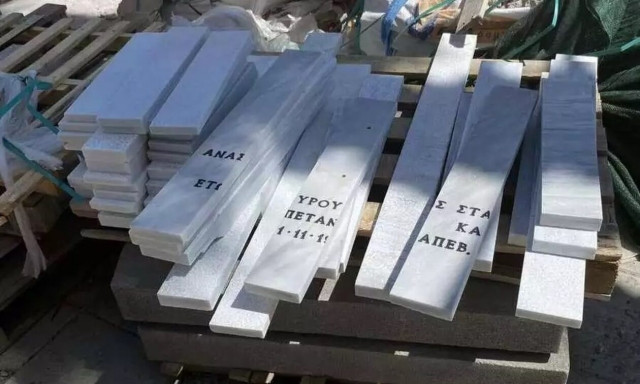 Σάλος στην Καλαμάτα: Με μάρμαρα από… νεκροταφείο η ανάπλαση της Ναυαρίνου