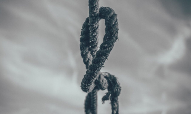 Λάρισα: Ηλικιωμένος βρέθηκε απαγχονισμένος σε πυλωτή