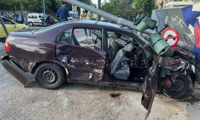 Τροχαίο στην Κηφισίας: Σοβαρά οι τραυματίες από τη σύγκρουση - Εικόνες από το σημείο