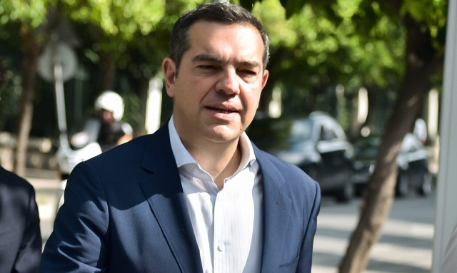 Tsipras meets with PM Sarmas before departing for tour of Crete