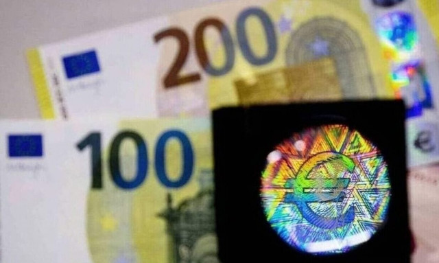 Εξαιρετικά χαμηλά παραμένουν τα επιτόκια καταθέσεων στην Ελλάδα