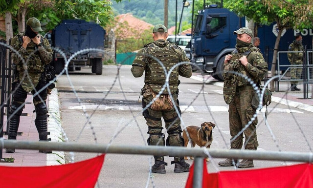 Κόσοβο: Σύλληψη Σέρβου αναζωπύρωσε την ένταση - Σειρήνες και δακρυγόνα στη Βόρεια Μιτρόβιτσα
