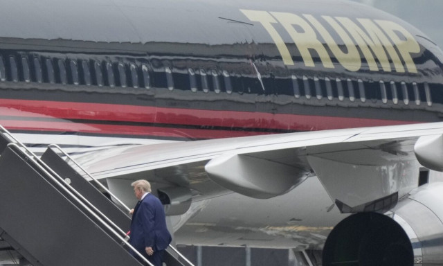 Τραμπ: Έφτασε στο Μαϊάμι για να παρουσιαστεί στο δικαστήριο - Παραμένει φαβορί των Ρεπουμπλικανών