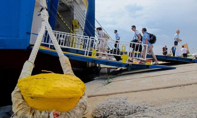 ΣΕΛΠΕ: Μειωμένη κατά 15% η δαπάνη των Ελληνων για τις εφετινές διακοπές