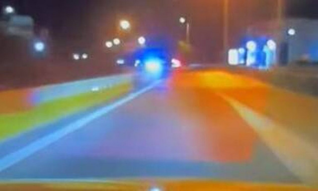 Ρέθυμνο: Αυτοκίνητο πηγαίνει ανάποδα στο αντίθετο ρεύμα με ιλιγγιώδη ταχύτητα (vid)