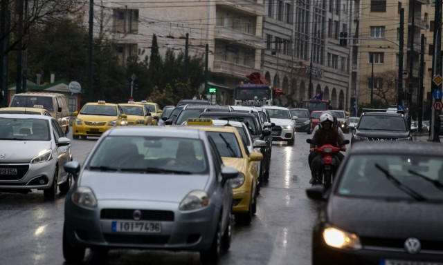 Καιρός: Έντονη βροχή στην Κηφισίας - Πώς θα κινηθούν τα φαινόμενα σήμερα