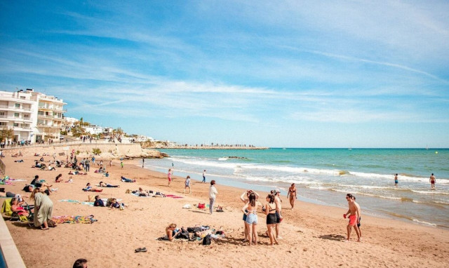 Πόσο κοστίζουν οι διακοπές στην Ελλάδα και πόσο στο εξωτερικό - Παραδείγματα