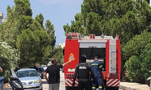 Φωτιά τώρα σε πολυκατοικία στο κέντρο της Αθήνας