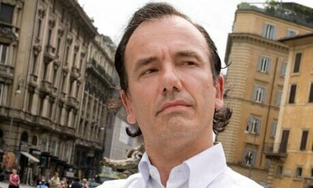 Ο Ιταλός φαρσέρ Τομάσο Ντε Μπενεντέτι πίσω από τον «θάνατό» της Νανάς Μούσχουρη