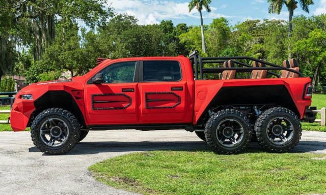 Ένα κόκκινο θηρίο με 6 τροχούς και 850 ίππους