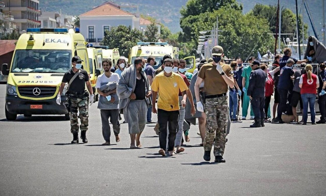 Ναυάγιο στην Πύλο: «Το πλοίο έχασε τη μηχανή του, άλλαξε το κέντρο βάρους και συνέβη το μοιραίο»