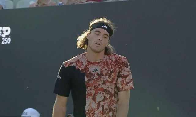 Στέφανος Τσιτσιπάς: Πρόωρο «αντίο» στην Στουτγάρδη - Με το… αριστερό στο γρασίδι (vids)