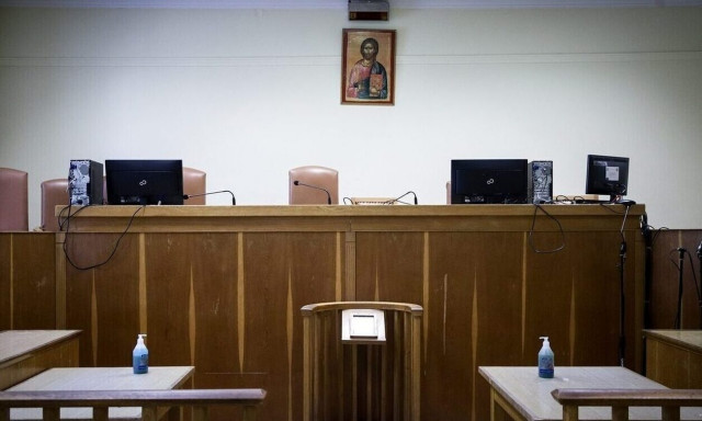 Λάρισα: Διεκόπη η δίκη για τον βιασμό καθηγήτριας από τον προϊστάμενό της