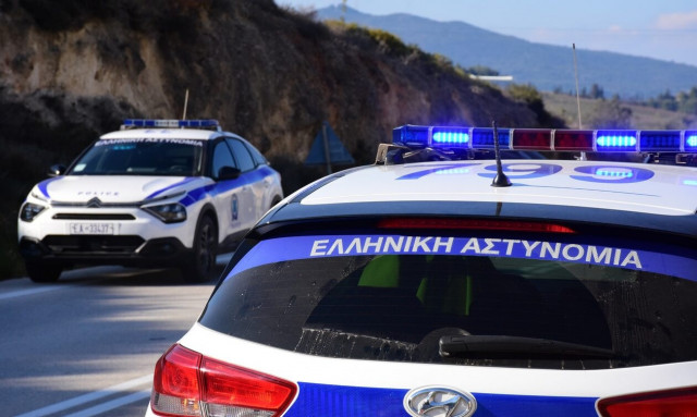 Μαραθώνας: Φορτηγό έπεσε σε γκρεμό στο Μικρό Σέσι - Απεγκλωβίστηκαν οι επιβάτες