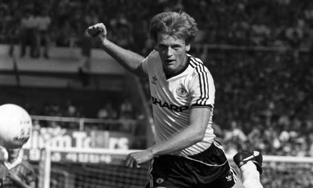 Θρήνος στην Βρετανία - Πέθανε ο Γκόρντον ΜακΚουίν, θρύλος των Μάντσεστερ Γιουνάιτεντ και Λιντς