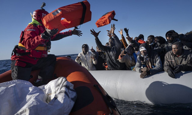 Λιβύη: Τα «ντιλ» της ντροπής με την ΕΕ και οι πρόσφυγες θύματα των διακινητών - Το χάος στην Τρίπολη