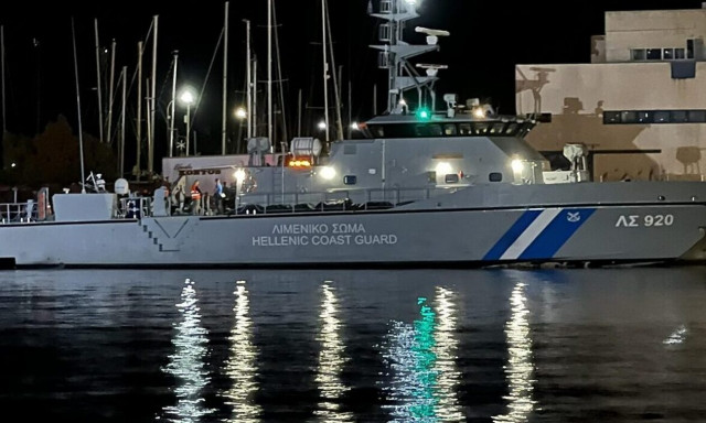 Πύλος: Ολονύχτια επιχείρηση για τον εντοπισμό επιζώντων του ναυαγίου - Εθνικό πένθος στη χώρα