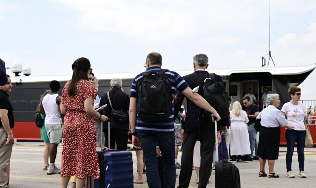 Καιρός: Φεύγουν για διακοπές οι εκδρομείς παρά την κακοκαιρία - Πού θα έχουμε βροχές και καταιγίδες